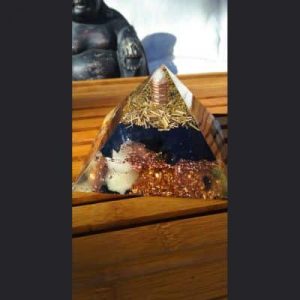 Orgonite pyramide obsidienne