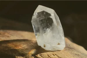 Lire la suite à propos de l’article Le Cristal de Roche: pourquoi est-il au coeur des orgonites?