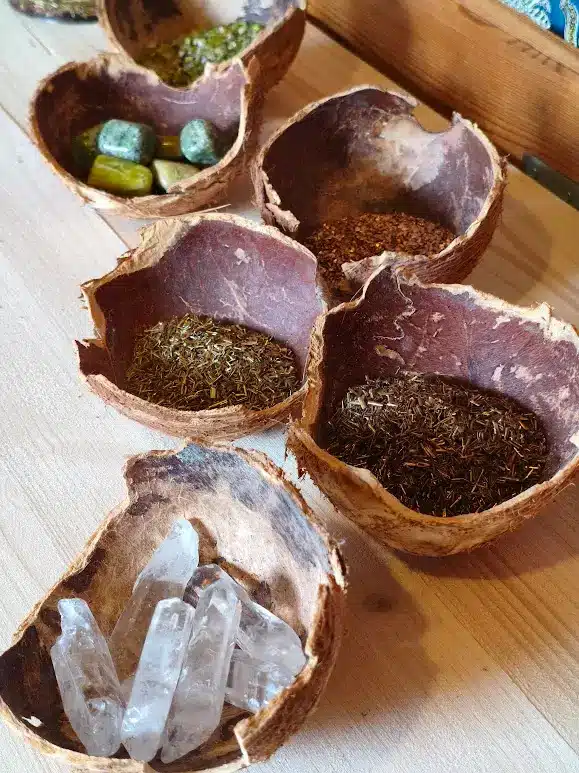 matériaux cristal de roche et métaux pour faire une orgonite